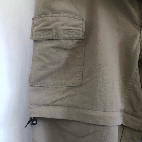 Tan North Face convertible pants. Size US 8. - Picture 9 of 13